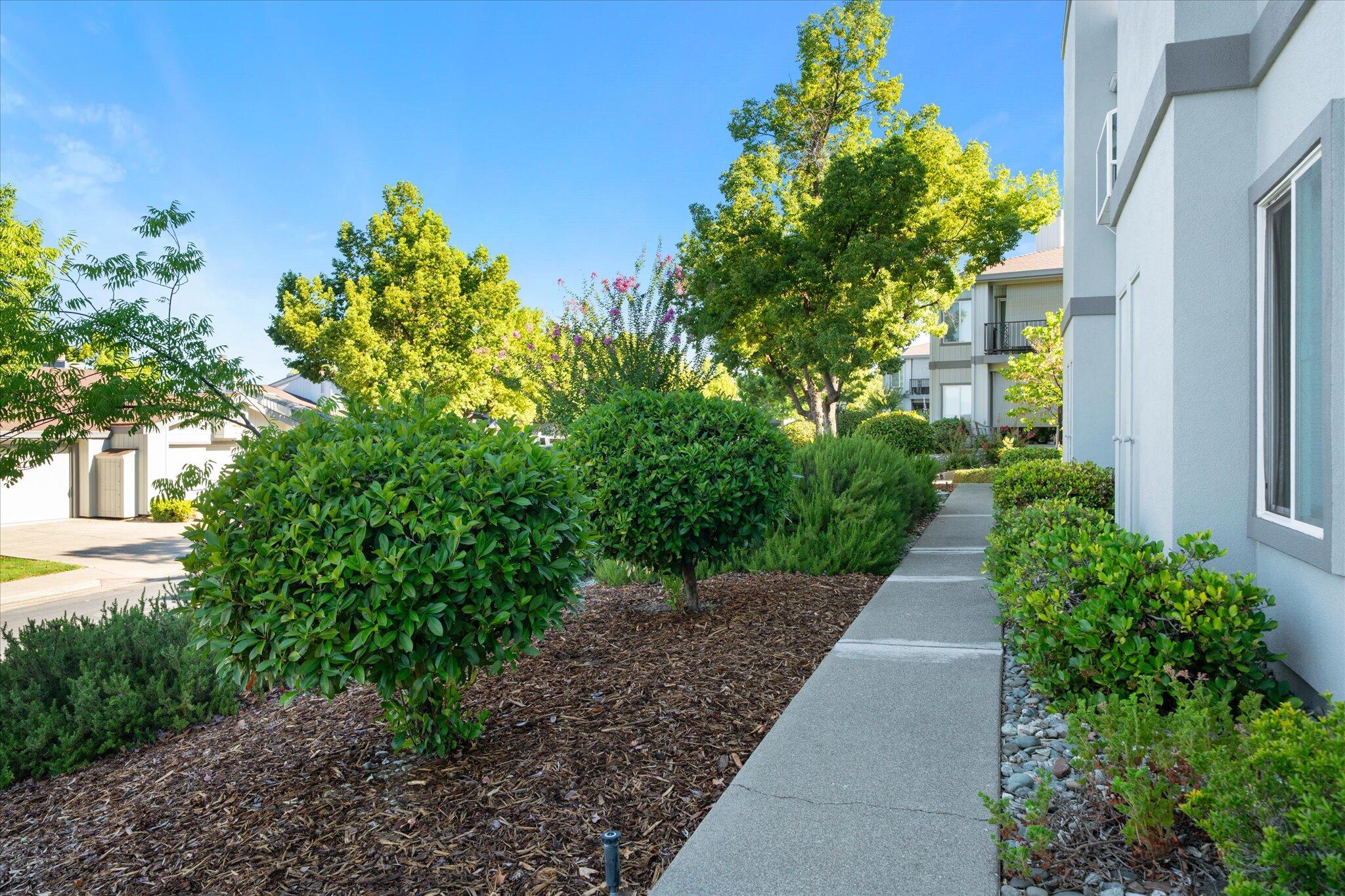 488 Ridgecrest Trail, Unit 132 Redding, CA 96003 - Photo 36 of 51 a view of a pathway with a yard