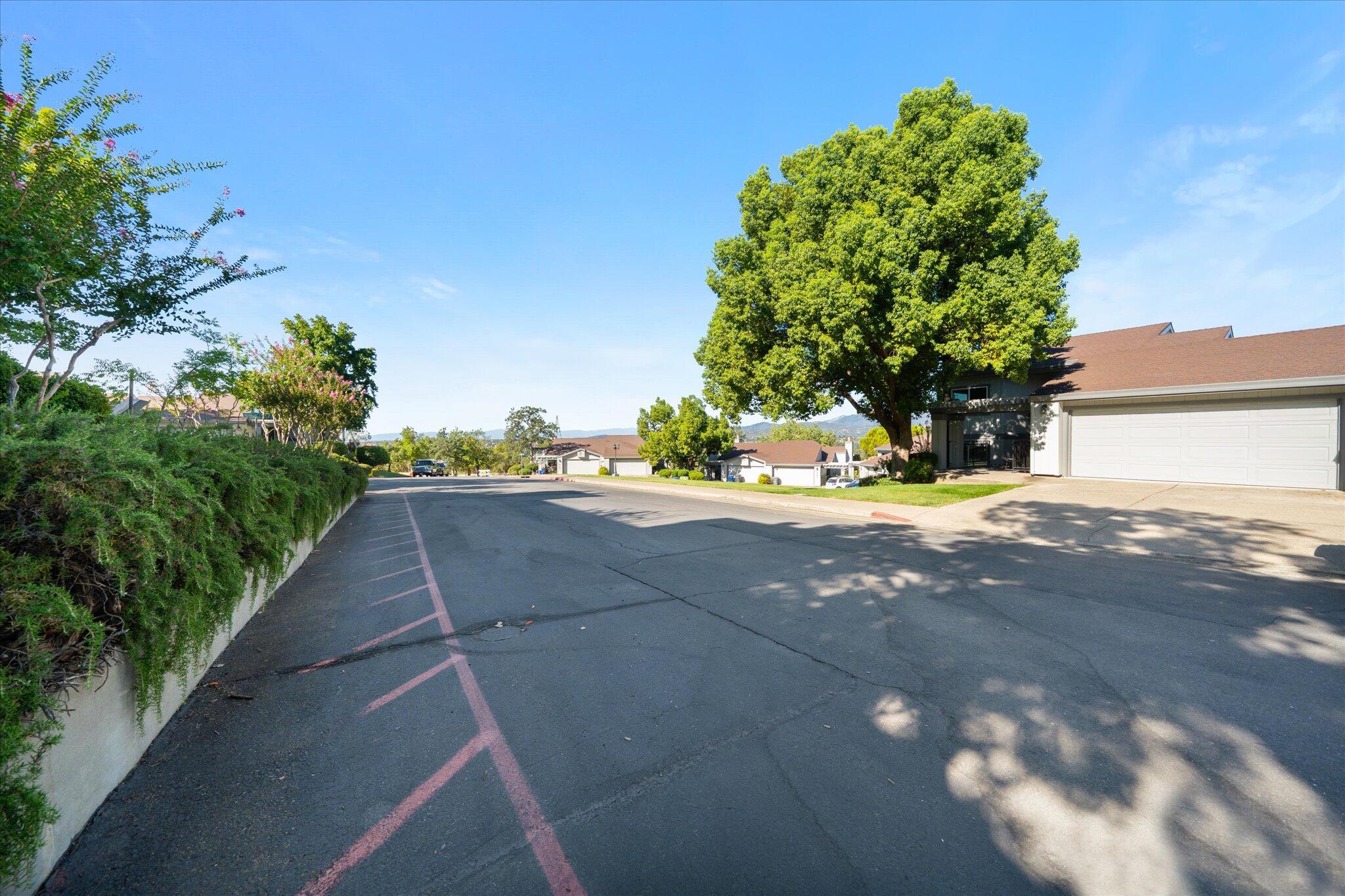 488 Ridgecrest Trail, Unit 132 Redding, CA 96003 - Photo 37 of 51 a view of path and green space