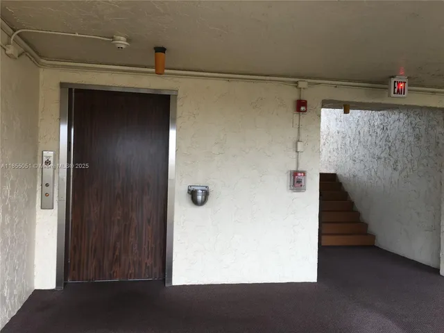 a view of entryway with workspace