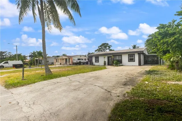 a view of house with yard