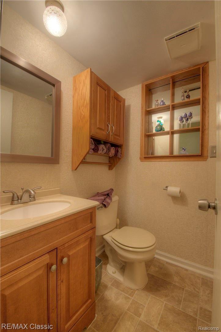 41973 Saltz Road Canton, MI 48187 - Photo 11 of 20 2148_49_50.jpg
