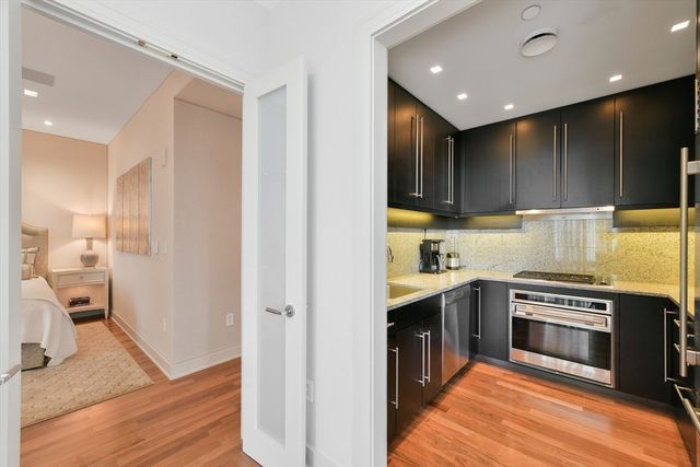 $2,100,000 | 500 Atlantic Avenue, Unit 14B, Boston, MA 02210