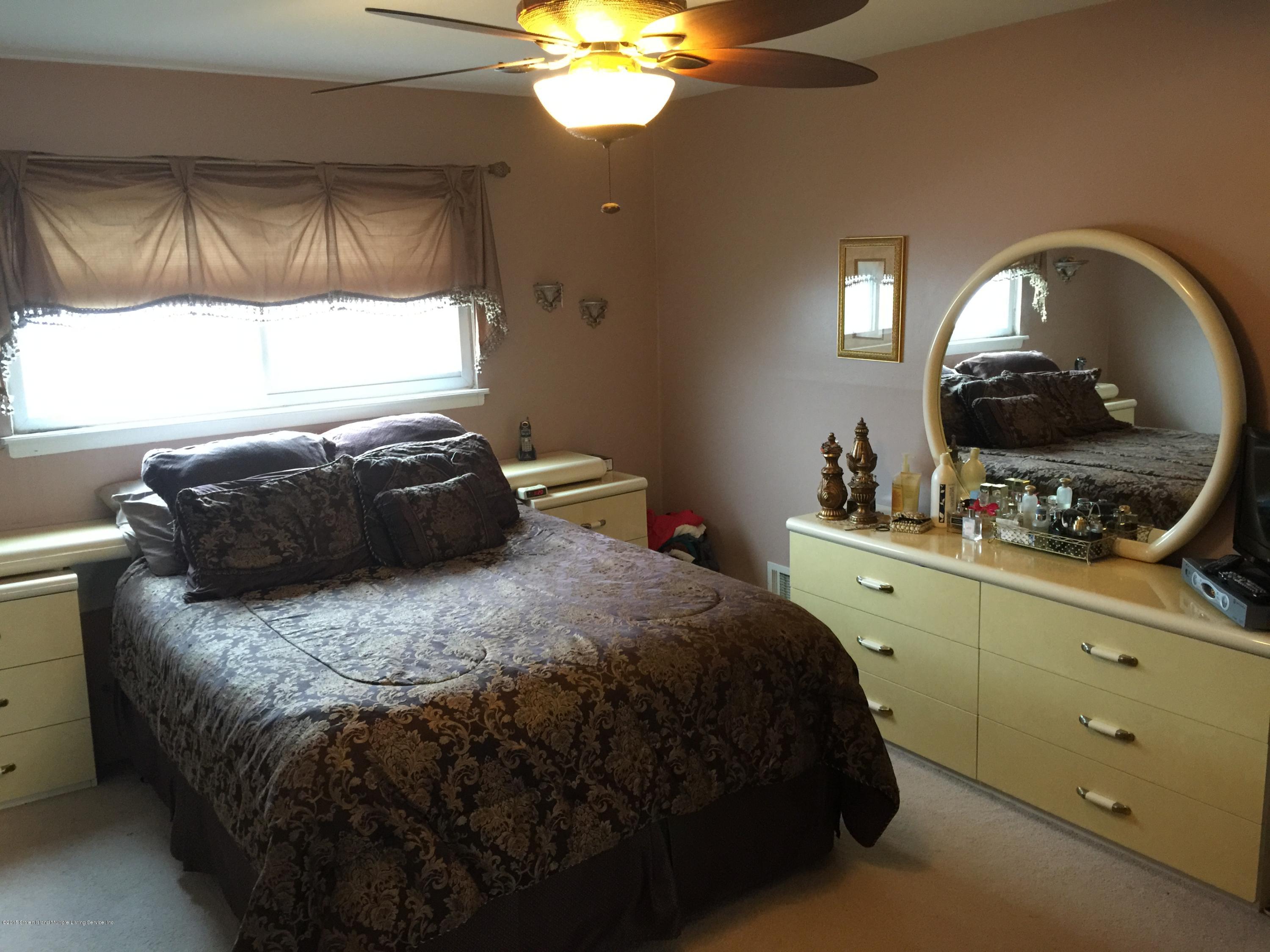 157 Fieldstone Road Staten Island, NY 10314 - Photo 15 of 32 IMG_1104