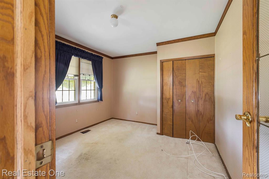 53431 Shelby Road Shelby, MI 48316 - Photo 2 of 26