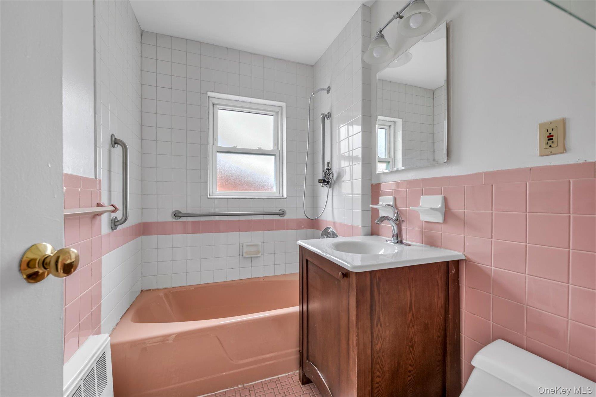 643 Pelham Road, Unit 6D New Rochelle, NY 10805 - Photo 10 of 12 Bathroom with washtub / shower combination, vanity, and tile walls