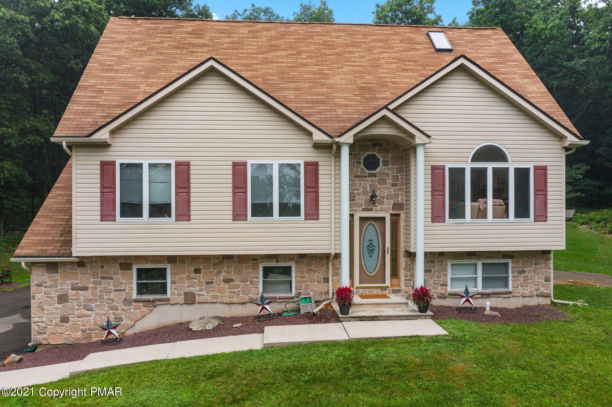 133 Mount Ranier Road Effort, PA 18330 - Photo 1 of 30 3-web-or-mls-Image-3