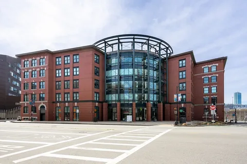 $889,000 | 9 West Broadway, Unit 425, Boston, MA 02127