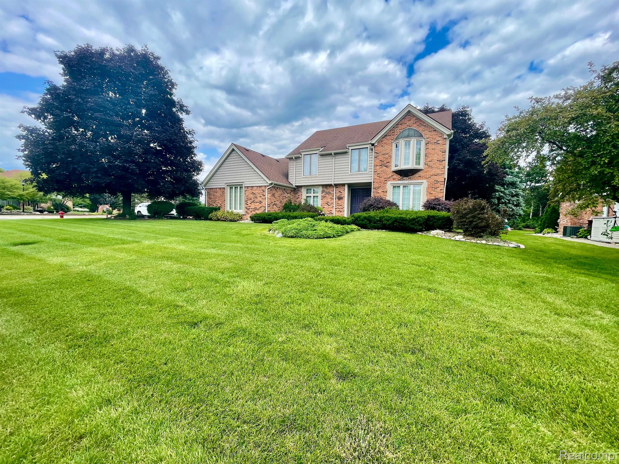 388 Powderhorn Ridge Court Rochester, MI 48309 - Photo 3 of 21 Gallery Image 3