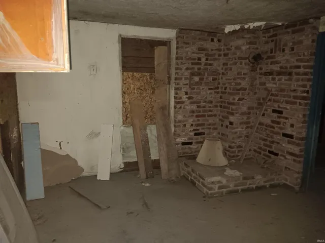 $25,000 | 9945 Brann Road, Poland, IN 47868