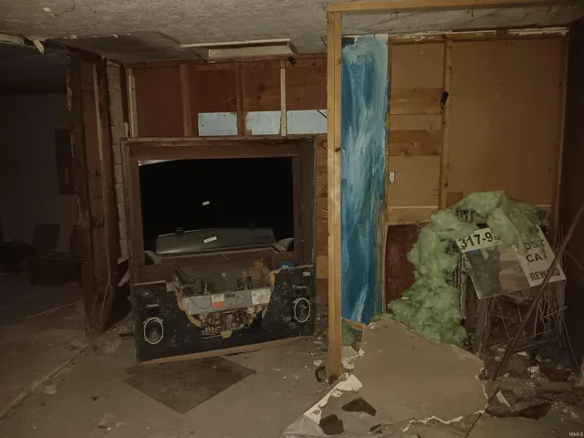 $25,000 | 9945 Brann Road, Poland, IN 47868