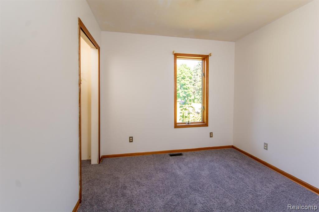 49125 Hull Road Belleville, MI 48111 - Photo 23 of 32