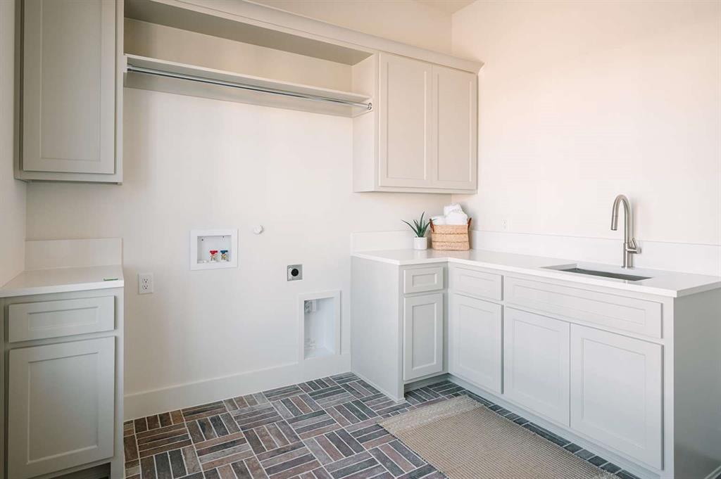 405 Kestrel Court Aledo, TX 76008 - Photo 17 of 31 a bathroom with a sink and a mirror