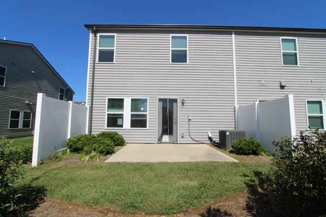 a view of a house with backyard