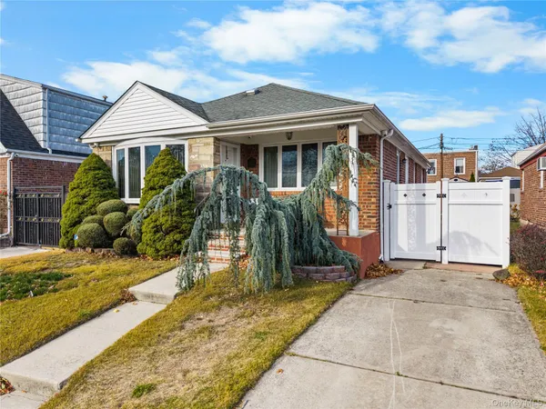 $1,100,000 | 164-07 27th Avenue | Flushing