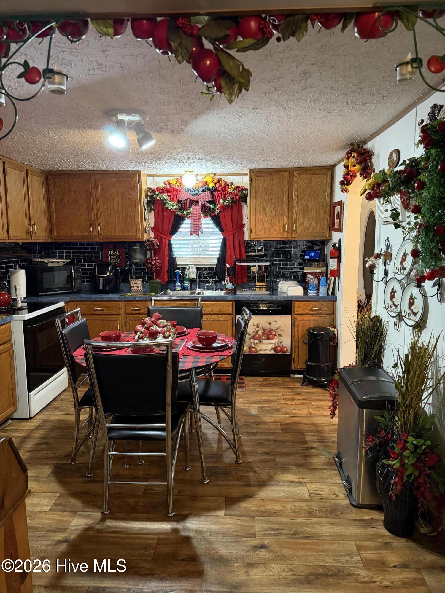 2626 Pershing Terrace Kinston, NC 28504 - Photo 6 of 53 Kitchen