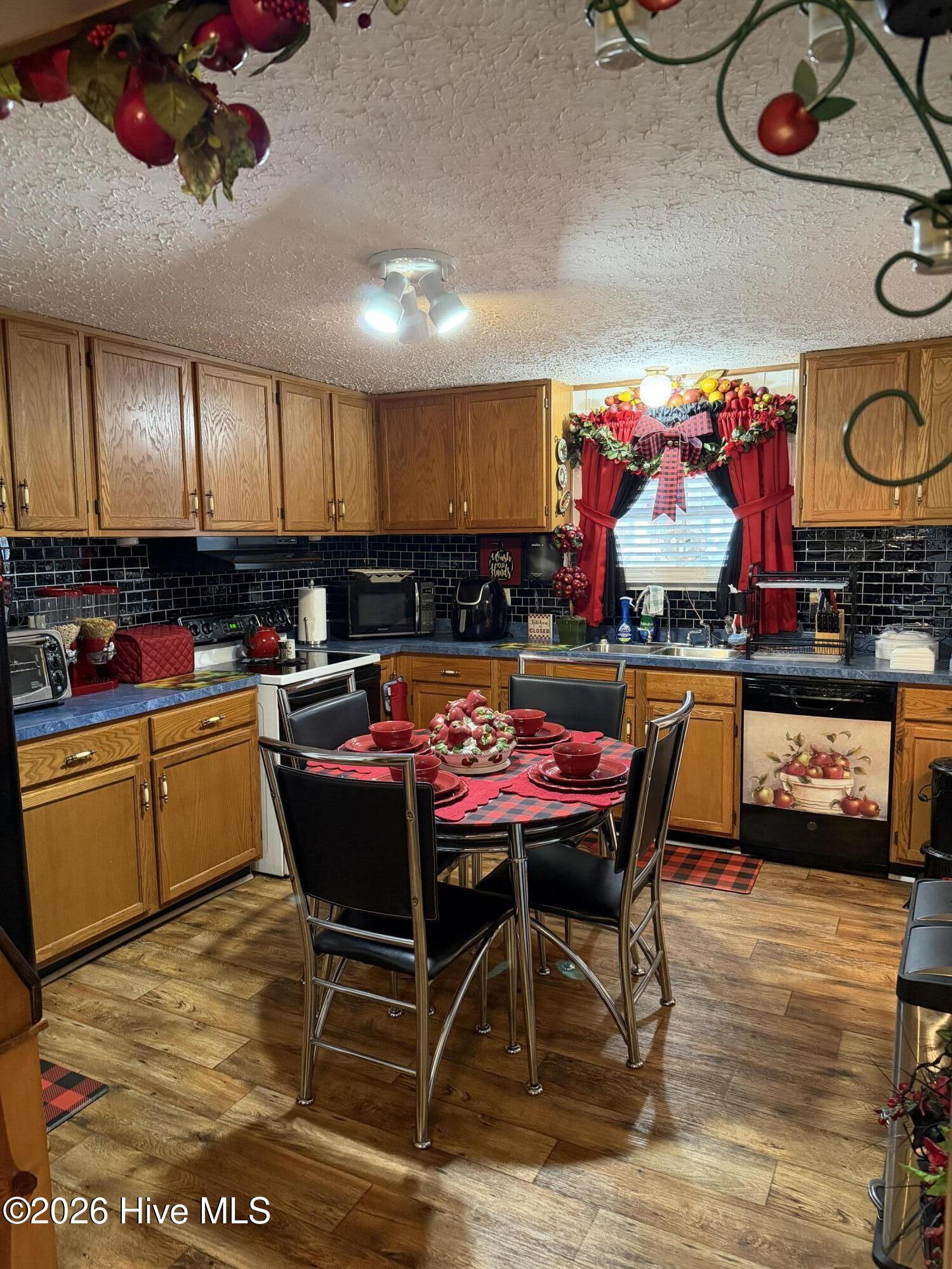 2626 Pershing Terrace Kinston, NC 28504 - Photo 7 of 53 Kitchen