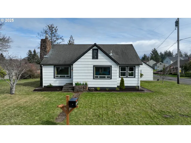 $489,000 | 780 South Main Avenue, Warrenton, OR 97146