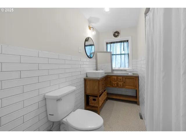 $489,000 | 780 South Main Avenue, Warrenton, OR 97146