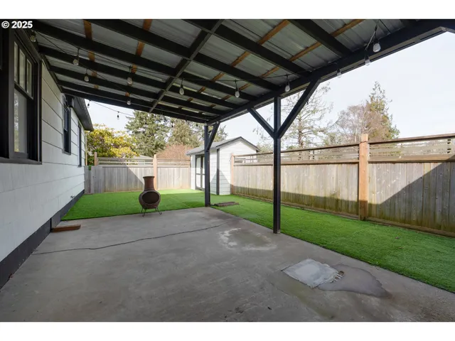 $489,000 | 780 South Main Avenue, Warrenton, OR 97146