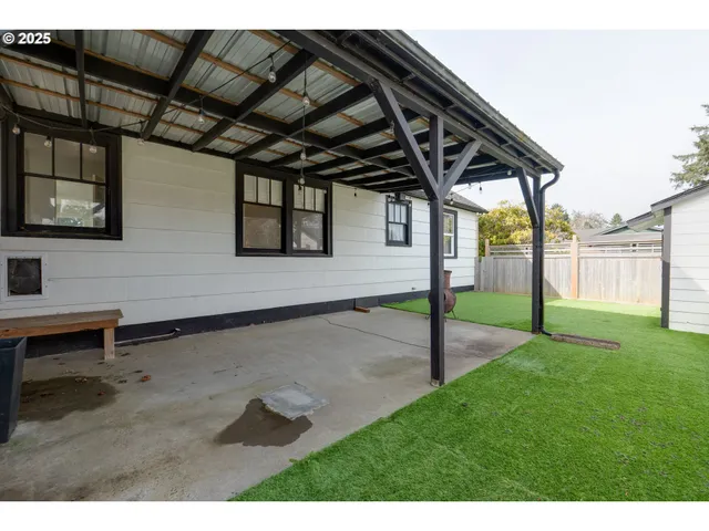 $489,000 | 780 South Main Avenue, Warrenton, OR 97146