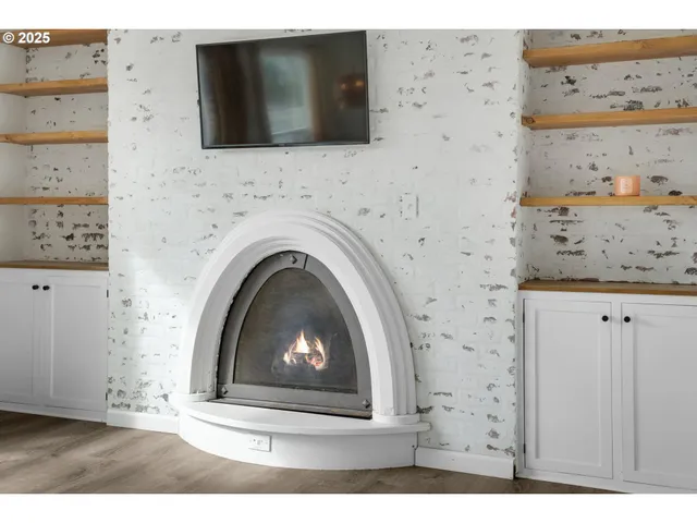 $489,000 | 780 South Main Avenue, Warrenton, OR 97146