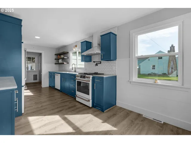 $489,000 | 780 South Main Avenue, Warrenton, OR 97146