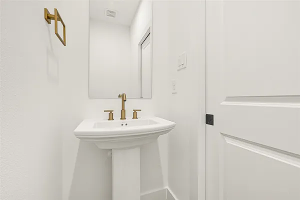 $2,600 | 4606 Crown Grove Lane, Houston, TX 77018