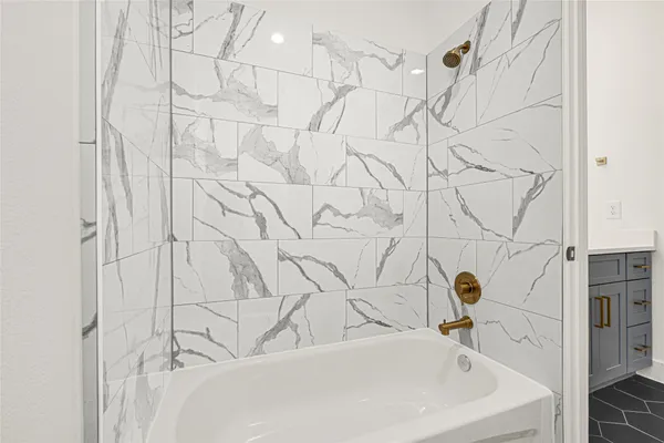 $2,600 | 4606 Crown Grove Lane, Houston, TX 77018