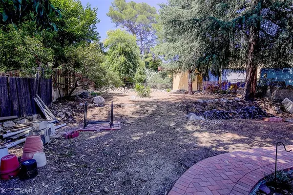 a view of a yard with a tree