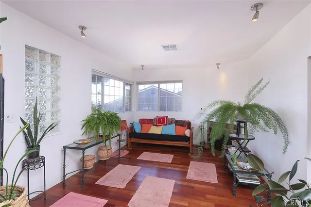 a living room filled with furniture and flowers