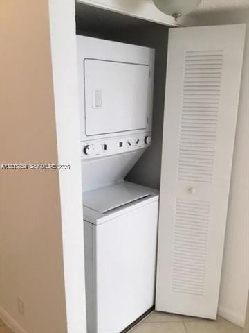 951 Lyons Road, Unit 6206 Coconut Creek, FL 33063 - Photo 6 of 27 a utility room with dryer and washer