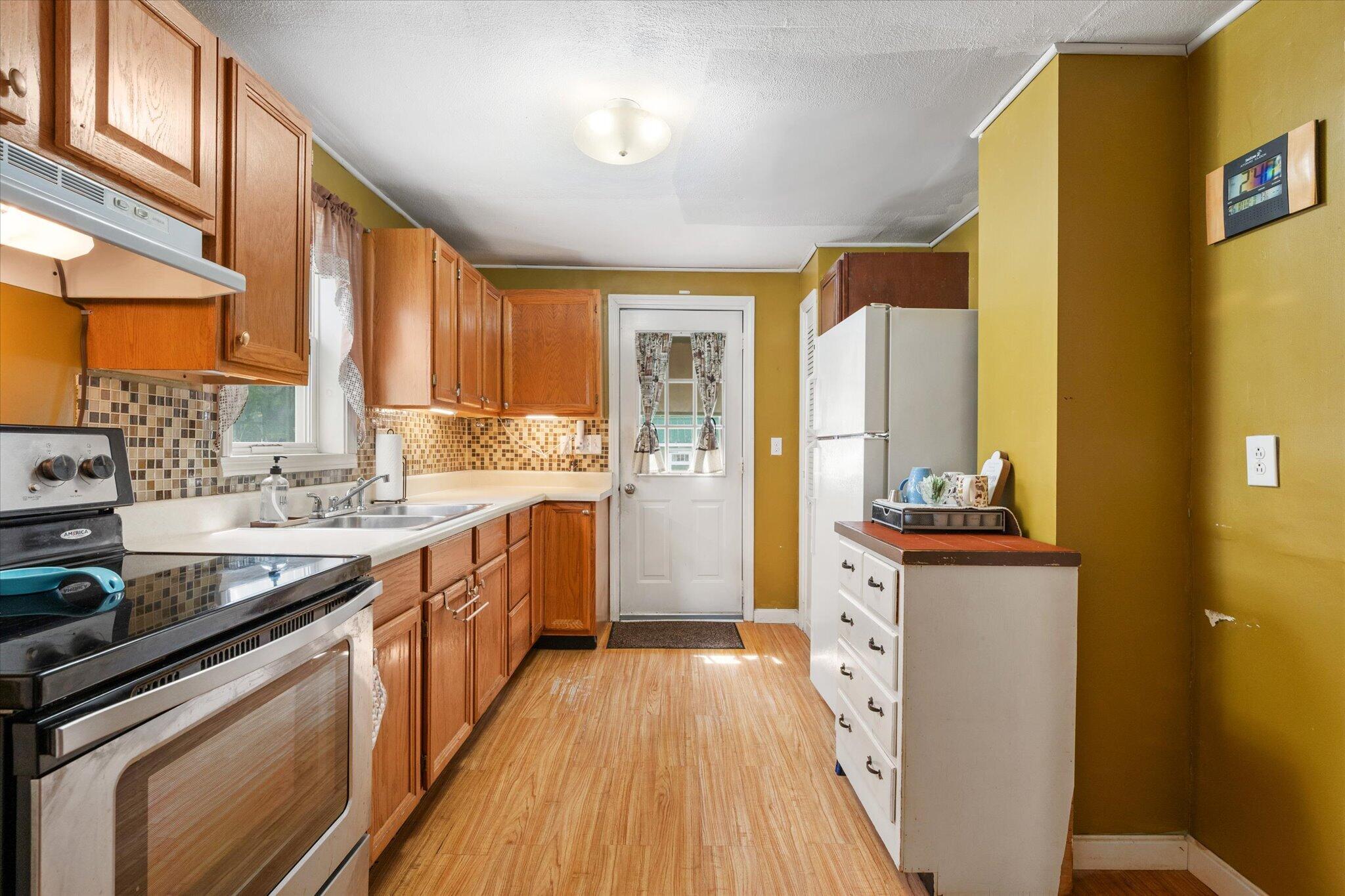 342 Grove Street Bangor, ME 04401 - Photo 8 of 35 08-Kitchen