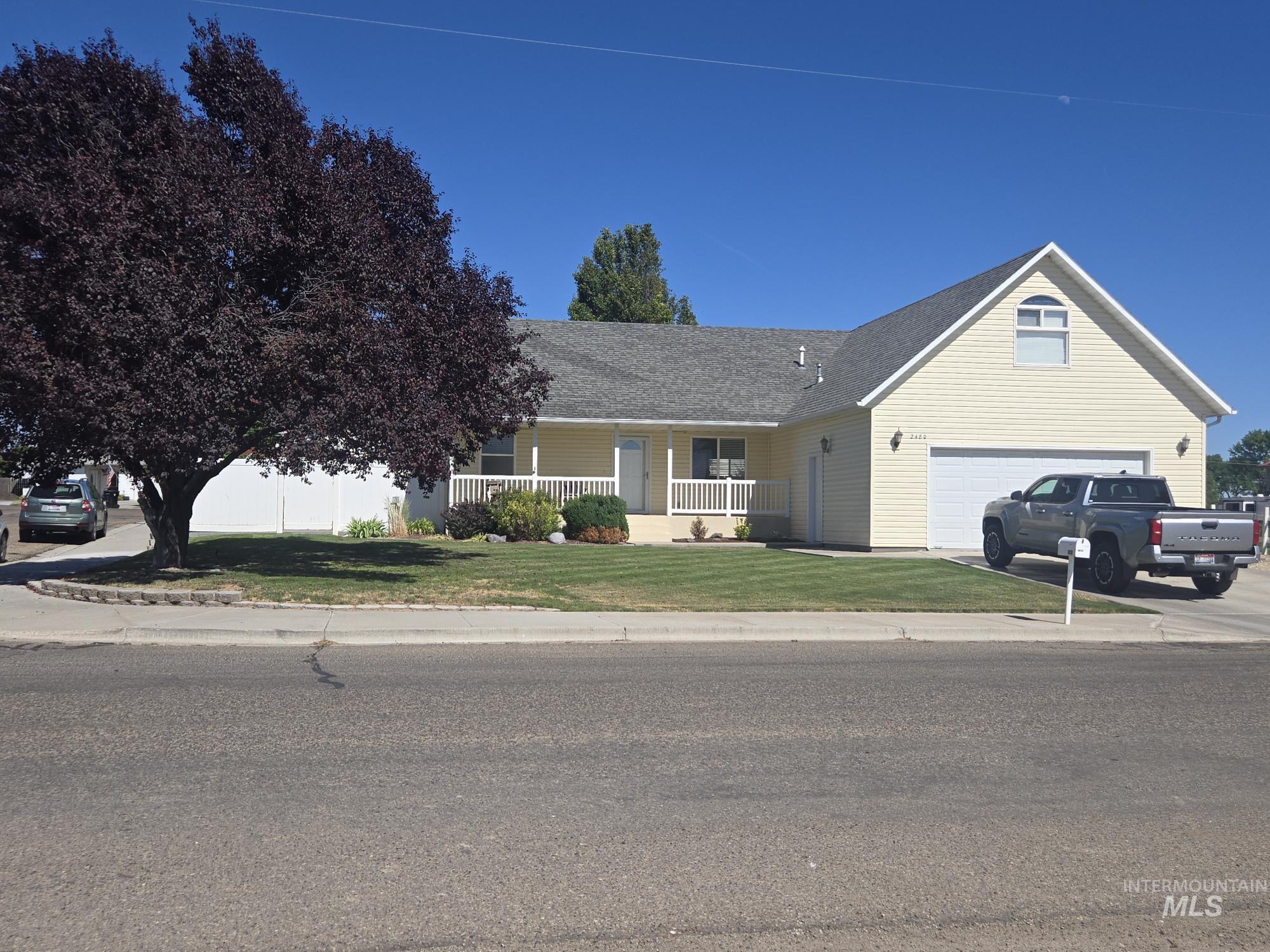 2480 West 9th Street Weiser, ID 83672 - Photo 5 of 17 Single-story residence featuring light yellow siding and a gray shingle roof