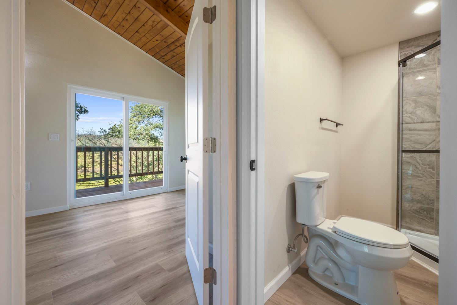 2324 Quail Hill Road Copperopolis, CA 95228 - Photo 24 of 52 a bathroom with a toilet and a shower