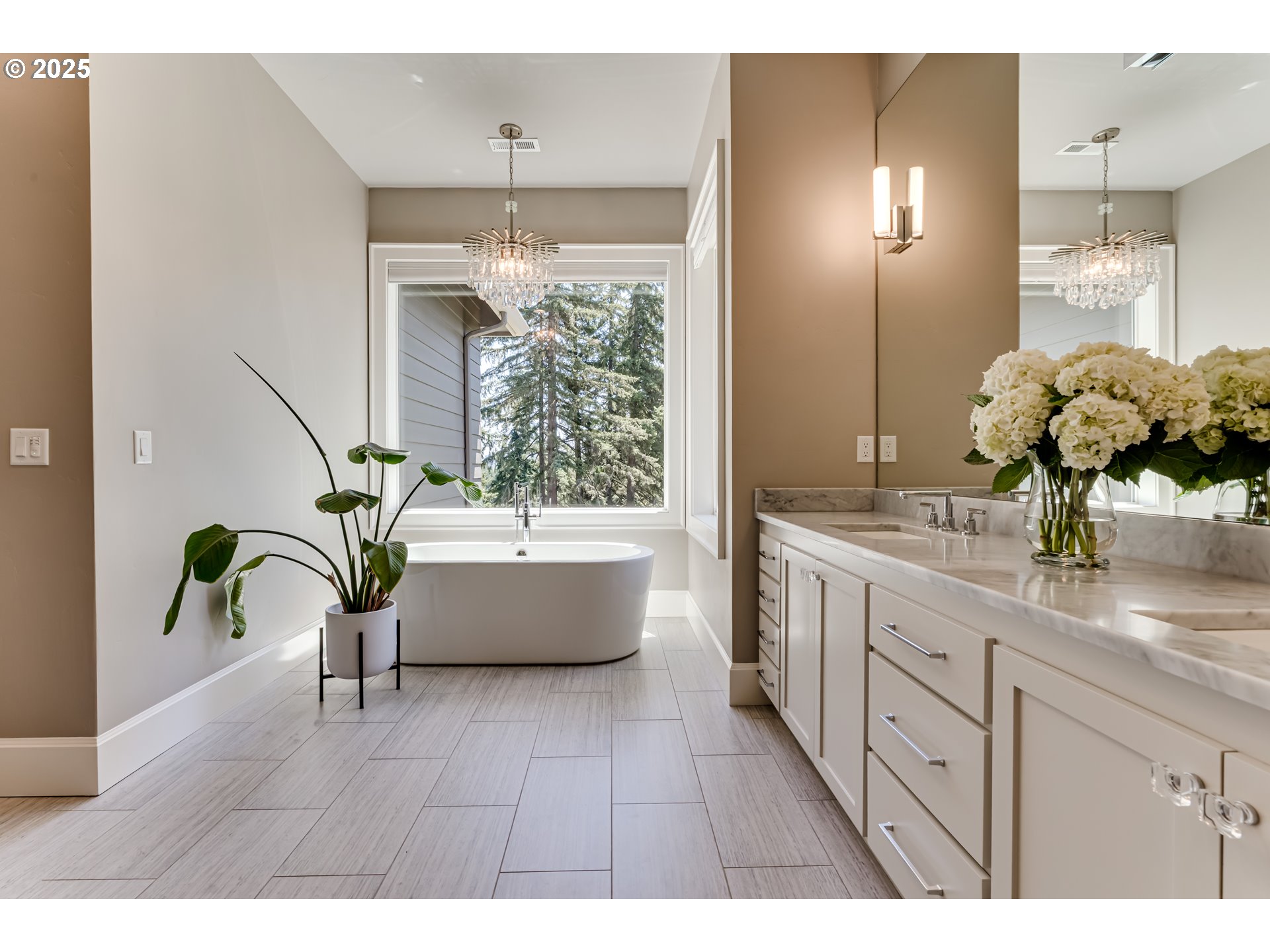 3944 Los Altos Lane Eugene, OR 97405 - Photo 15 of 47 a bathroom with a bathtub and a sink
