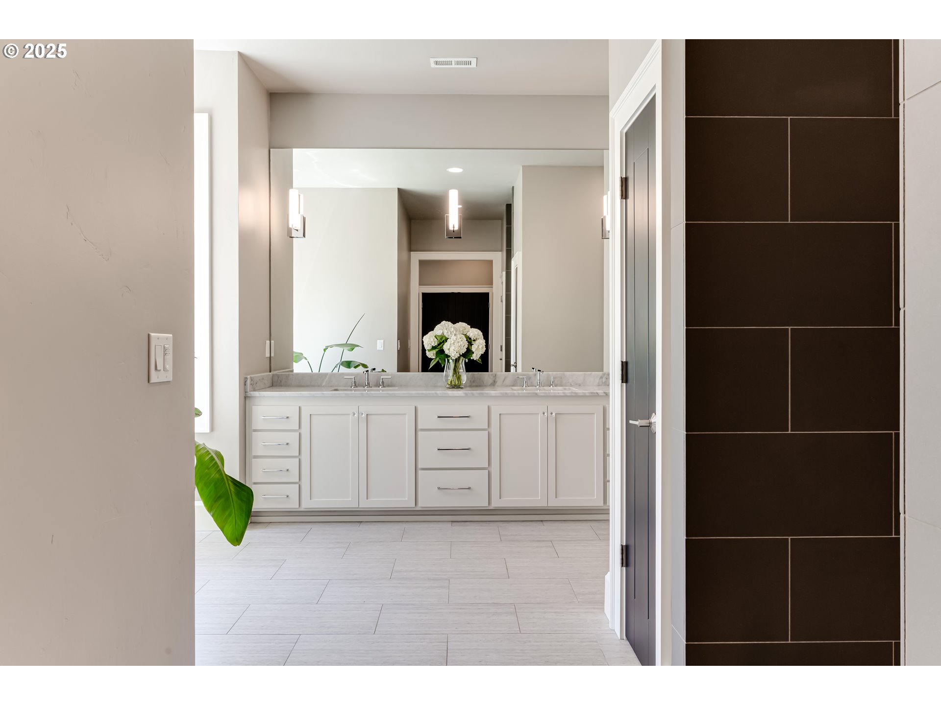 3944 Los Altos Lane Eugene, OR 97405 - Photo 16 of 47 a bathroom with a sink vanity and a mirror