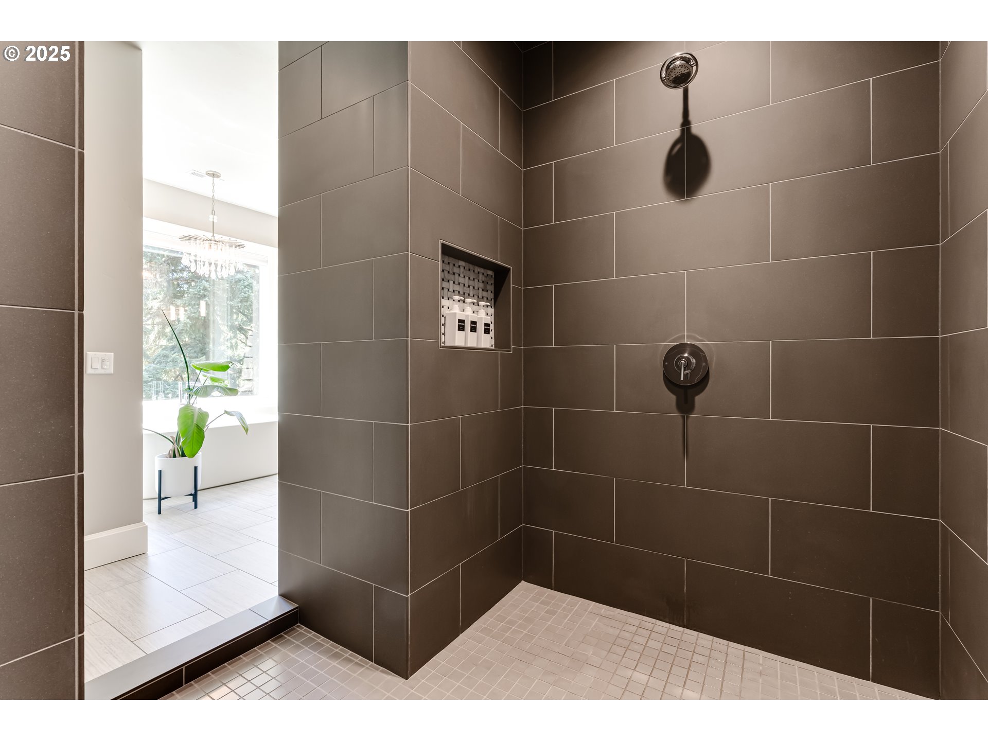 3944 Los Altos Lane Eugene, OR 97405 - Photo 17 of 47 a bathroom with a shower