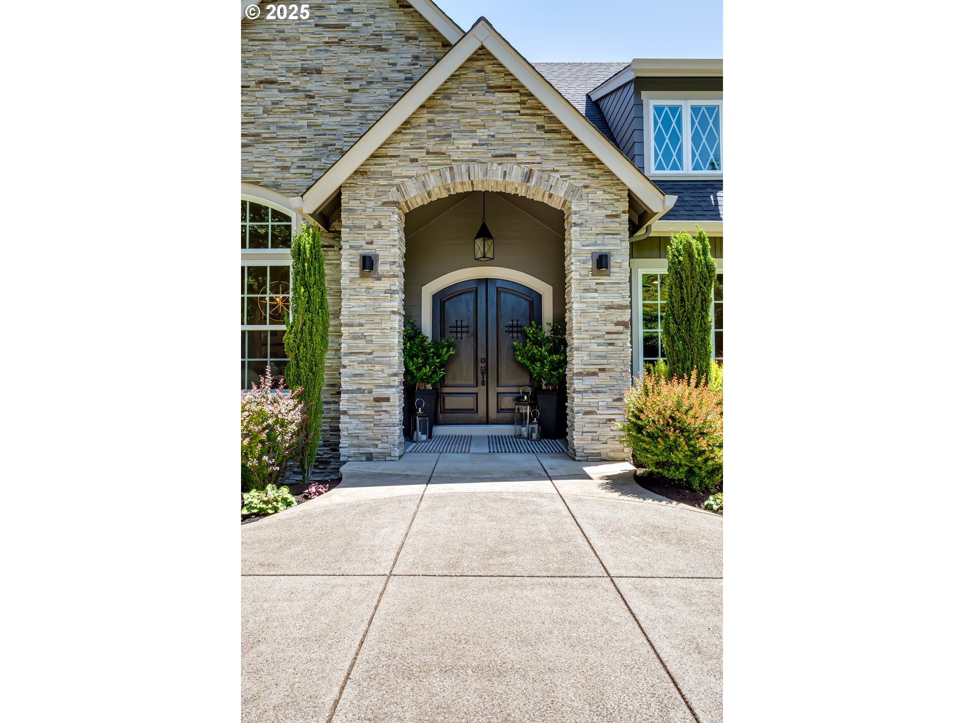 3944 Los Altos Lane Eugene, OR 97405 - Photo 3 of 47 a view of entryway with garden