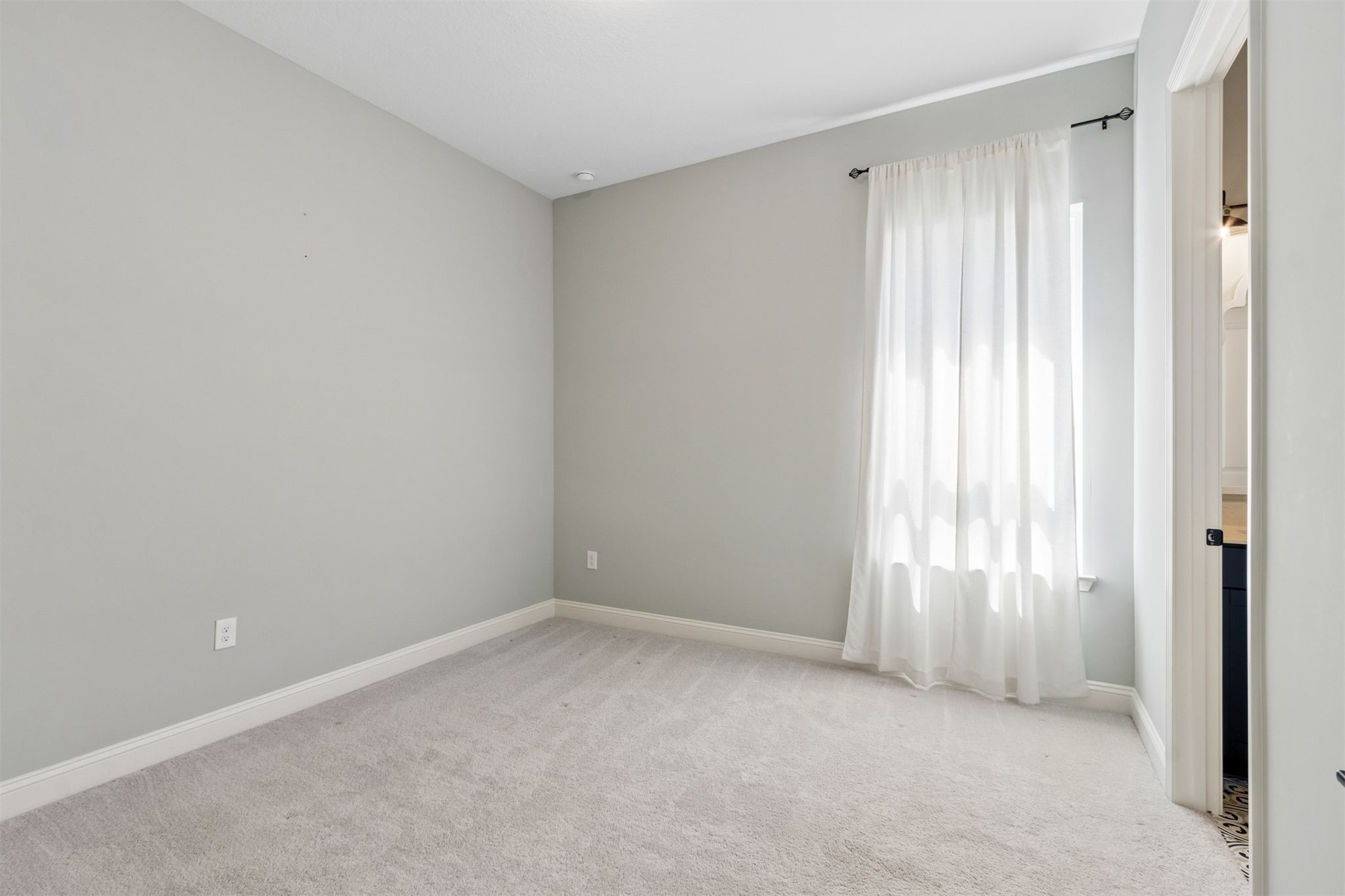 95169 Poplar Way Fernandina Beach, FL 32034 - Photo 10 of 25 an empty room with windows