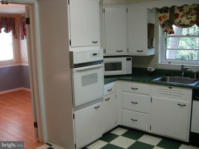 1024 Tanley Road Silver Spring, MD 20904 - Photo 12 of 30 Kitchen/Dining Room