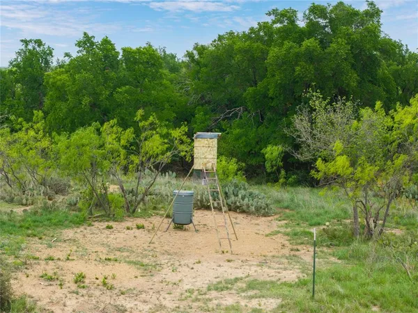 $876,000 | 143 Rr 10, Voss, TX 76888