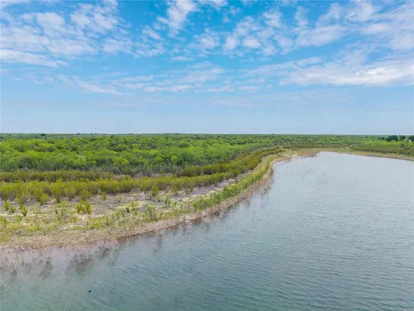 $876,000 | 143 Rr 10, Voss, TX 76888