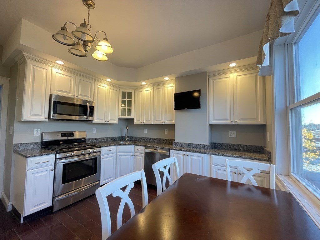 42 Grampian Way Boston, MA 02125 - Photo 5 of 37