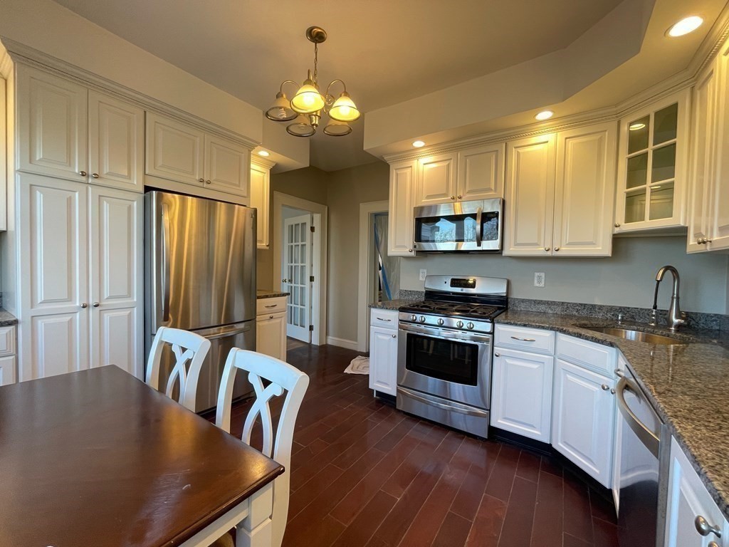 42 Grampian Way Boston, MA 02125 - Photo 7 of 37