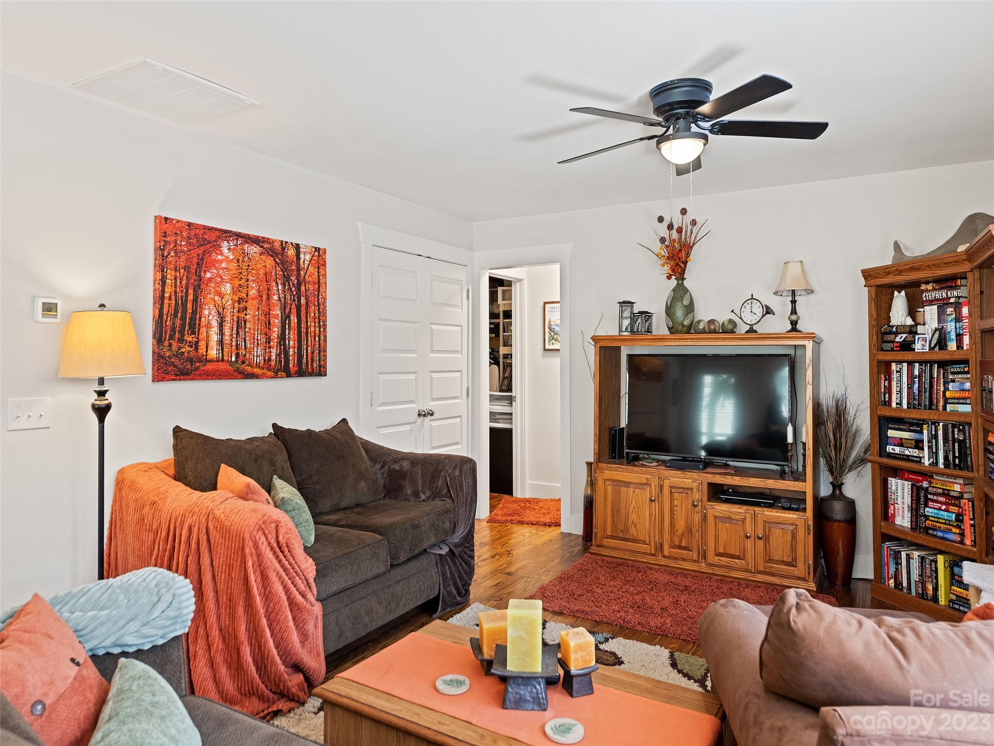 472 County Road Lake Junaluska, NC 28745 - Photo 8 of 26 a living room with furniture and a flat screen tv