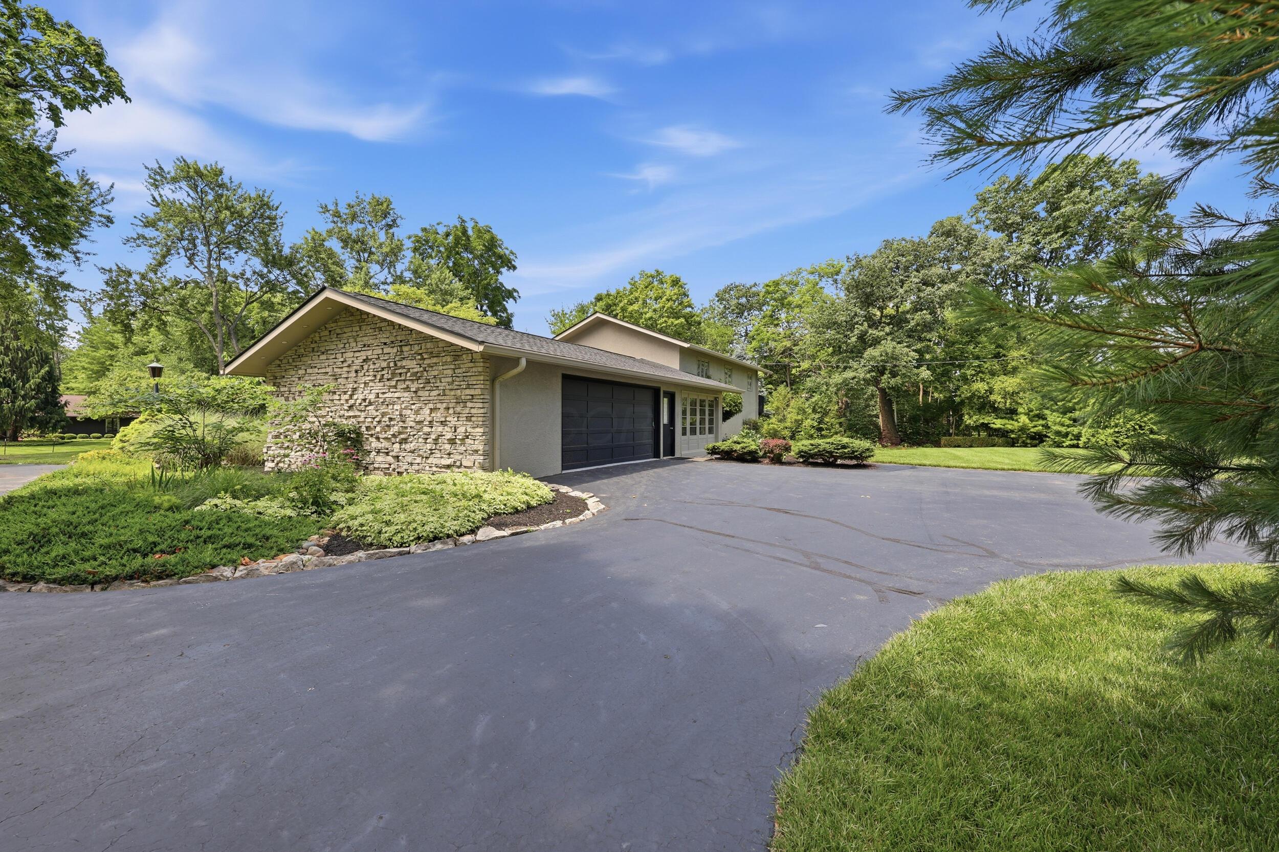 4499 Summit Ridge Road Upper Arlington, OH 43220 - Photo 52 of 76 2 car garage rear load