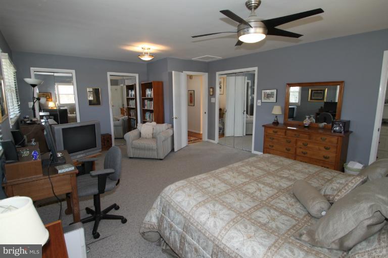Bedroom (Master)