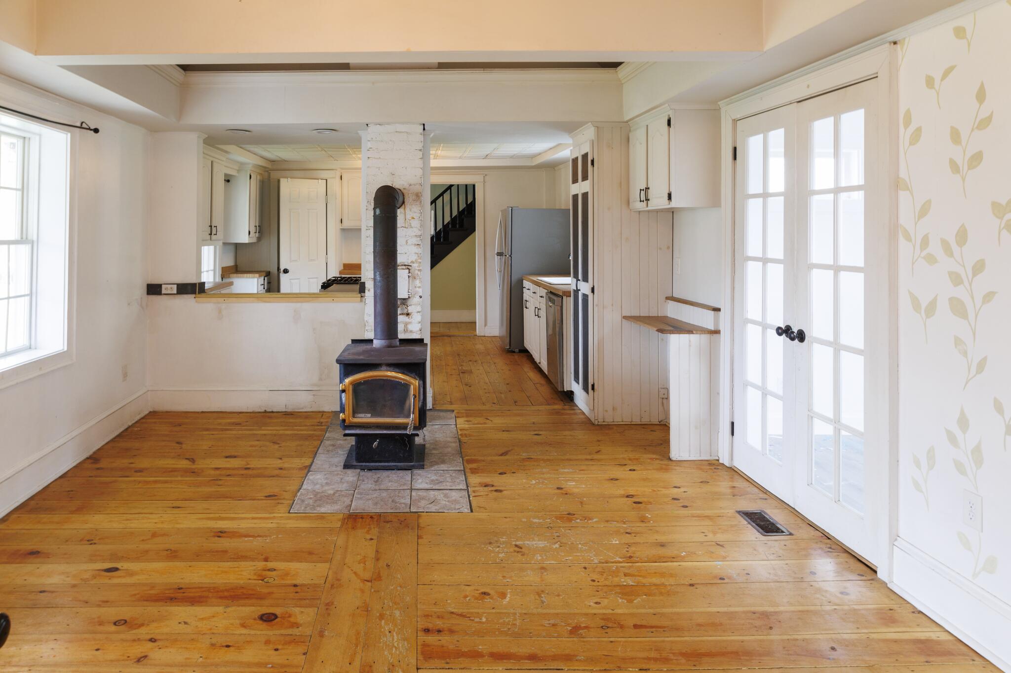 22 Booker Street Thomaston, ME 04861 - Photo 3 of 32 22 booker -71