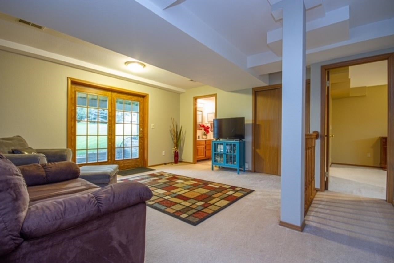 2150 Crown Point Road Dubuque, IA 52002 - Photo 27 of 33 Gallery Image 27