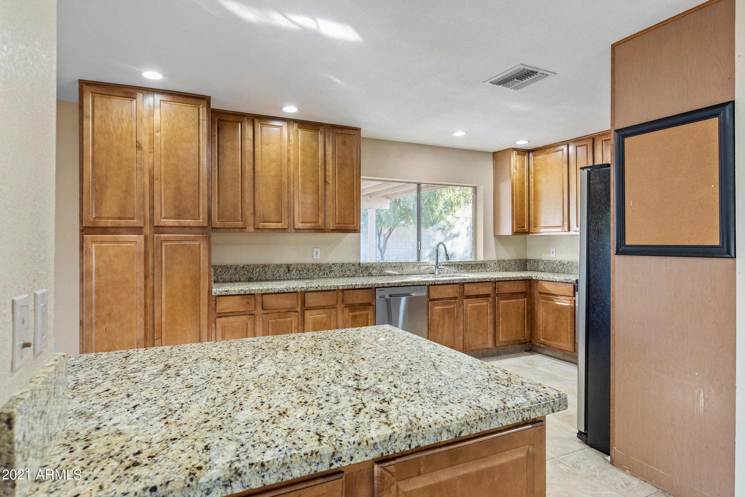 9219 North 28th Street Phoenix, AZ 85028 - Photo 12 of 39 9219 N 28th St-13